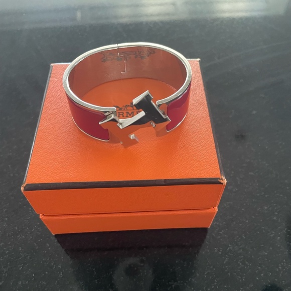 Hermes Clic Clac wide bracelet in red and silver. - Picture 5 of 6